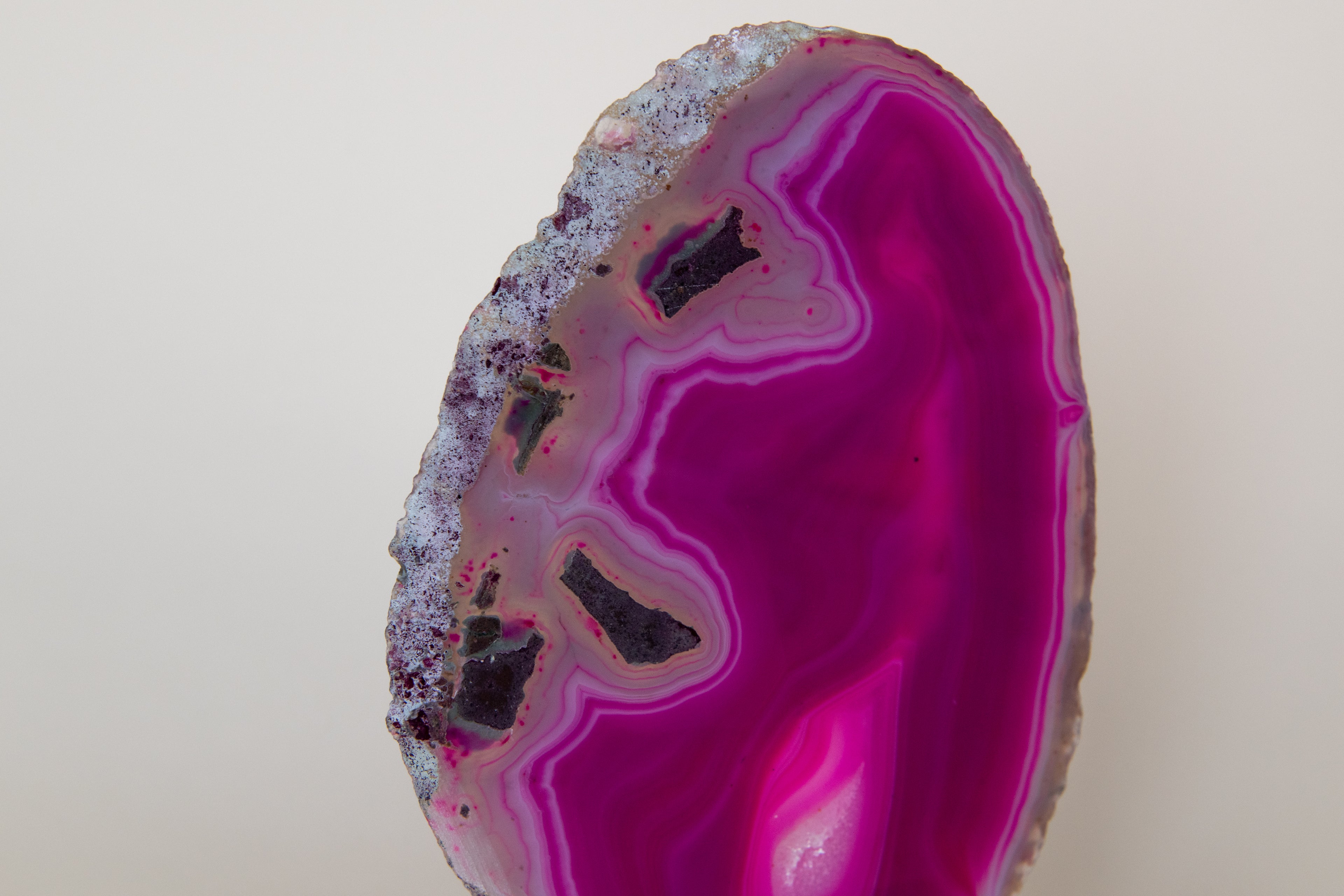 Rose Signal – Fuchsia Agate Slice with Base
